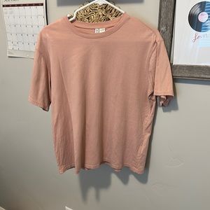Light pink basic tee. Perfect condition
